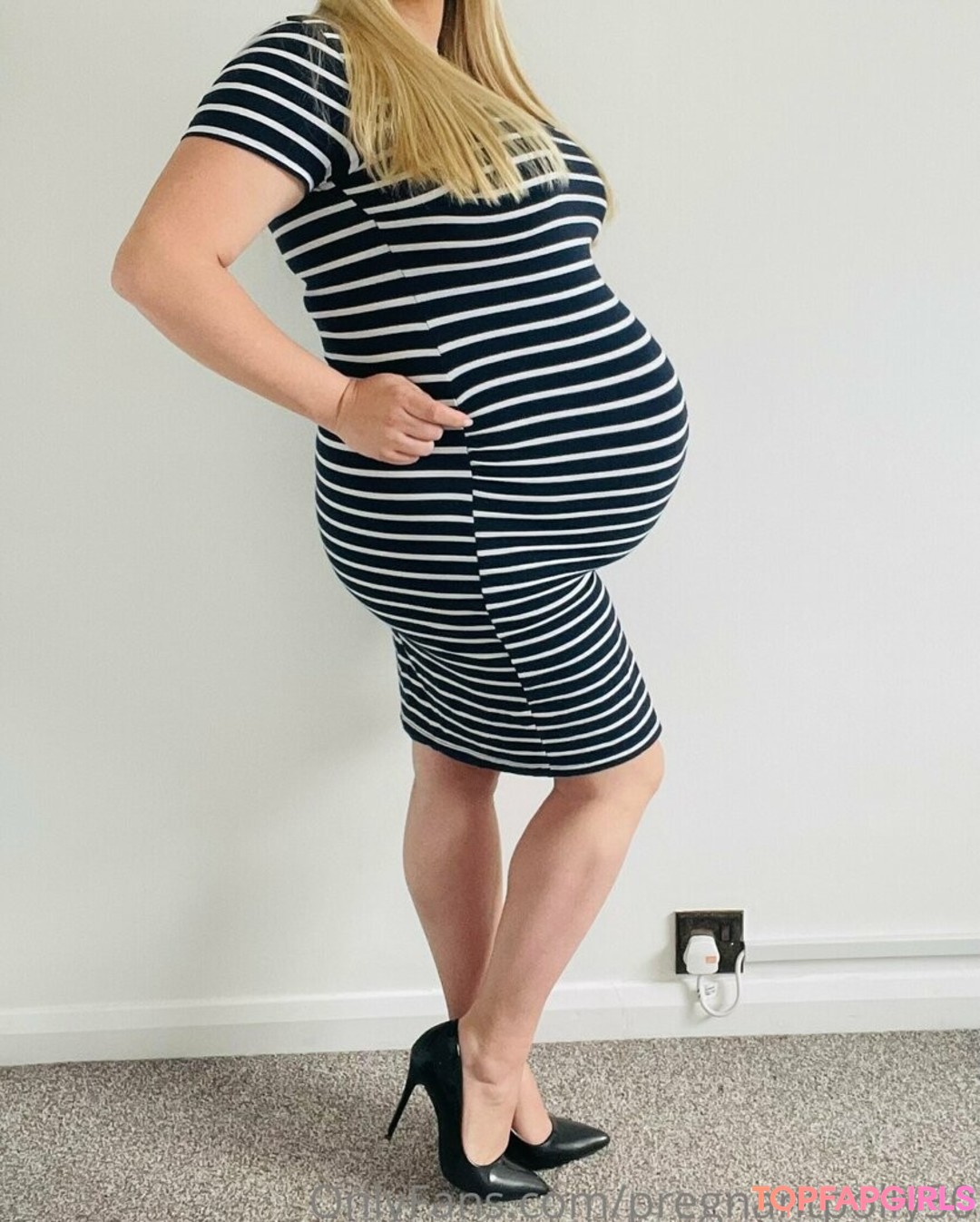 Foto desnuda filtrada de OnlyFans de Pregnantpolly30 #15 Foto desnuda filtrada de OnlyFans de Pregnantpolly30 #15