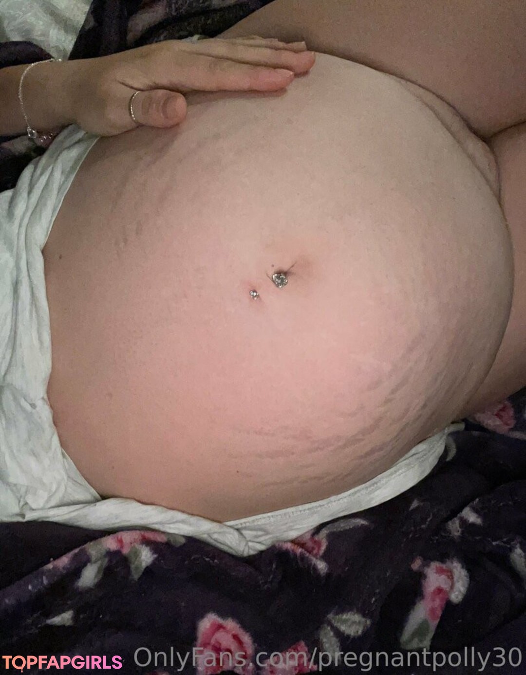 Foto desnuda filtrada de OnlyFans de Pregnantpolly30 #316 Foto desnuda filtrada de OnlyFans de Pregnantpolly30 #316