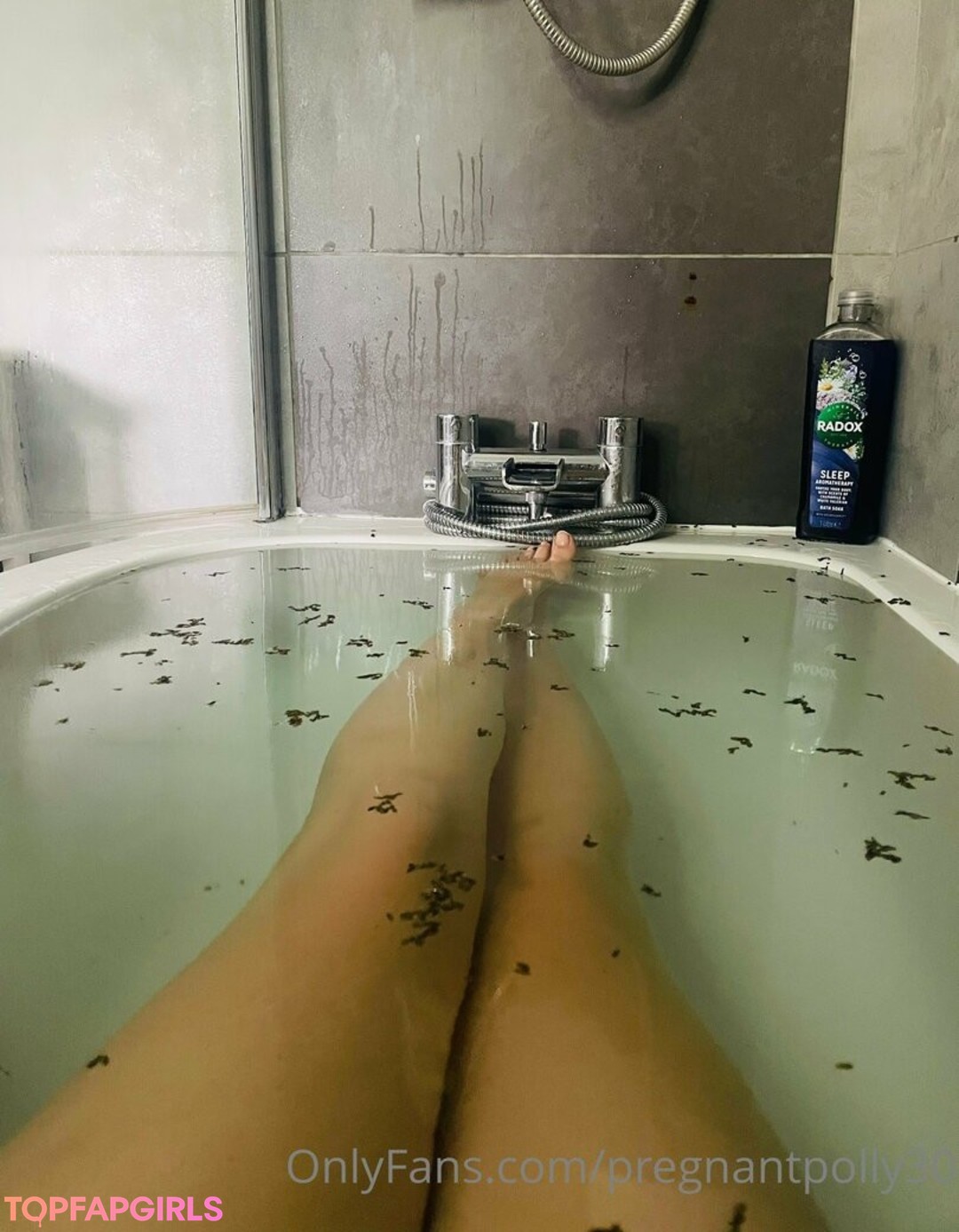 Foto desnuda filtrada de OnlyFans de Pregnantpolly30 #4 Foto desnuda filtrada de OnlyFans de Pregnantpolly30 #4