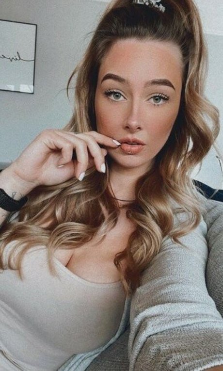 Foto desnuda filtrada de OnlyFans de Lizzzyfox
