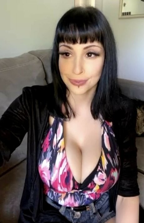 Foto desnuda filtrada de OnlyFans de Auragreen69