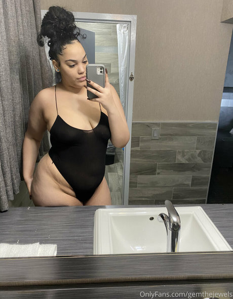 Foto desnuda filtrada de OnlyFans de Gemthejewels