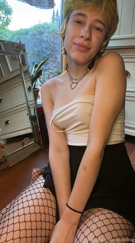 Foto desnuda filtrada de OnlyFans de Punkfrog
