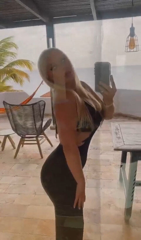 Foto desnuda filtrada de OnlyFans de Rhiannon C