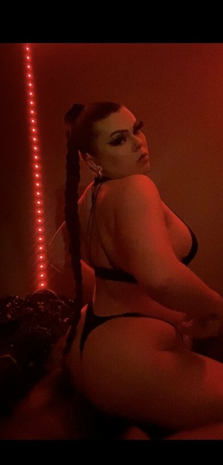 Foto desnuda filtrada de OnlyFans de Embaybee