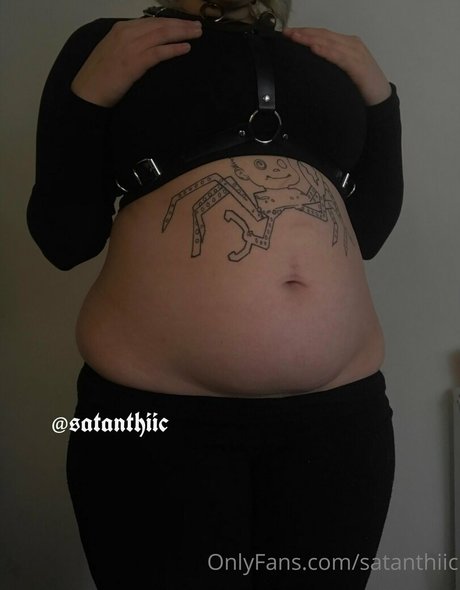 Foto desnuda filtrada de OnlyFans de Satanthiic