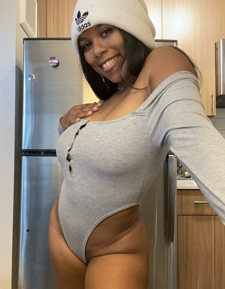 Foto desnuda filtrada de OnlyFans de Realmarinalina