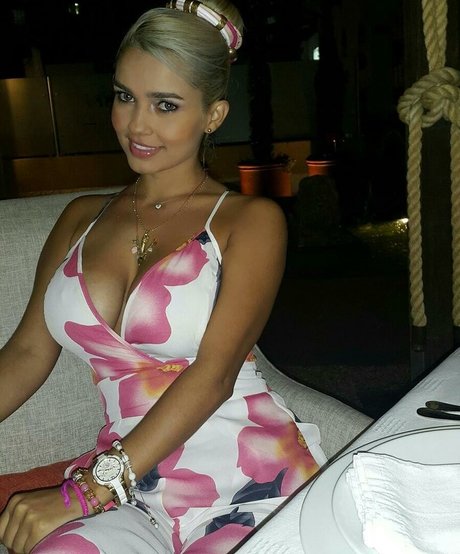 Angela R