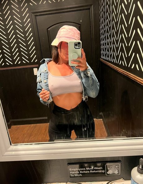 Foto desnuda filtrada de OnlyFans de Emmaleemc
