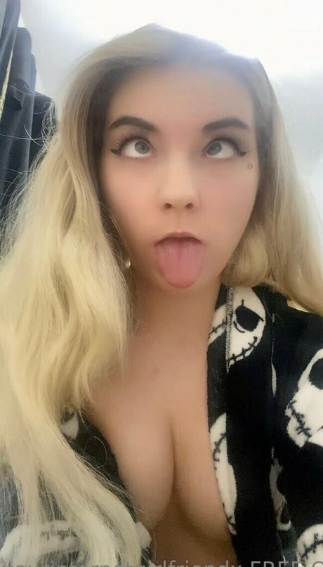 Foto desnuda filtrada de OnlyFans de Yourinternetgirlfriendx