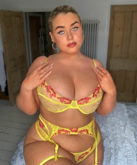 Foto desnuda filtrada de OnlyFans de Izzy Nicholls