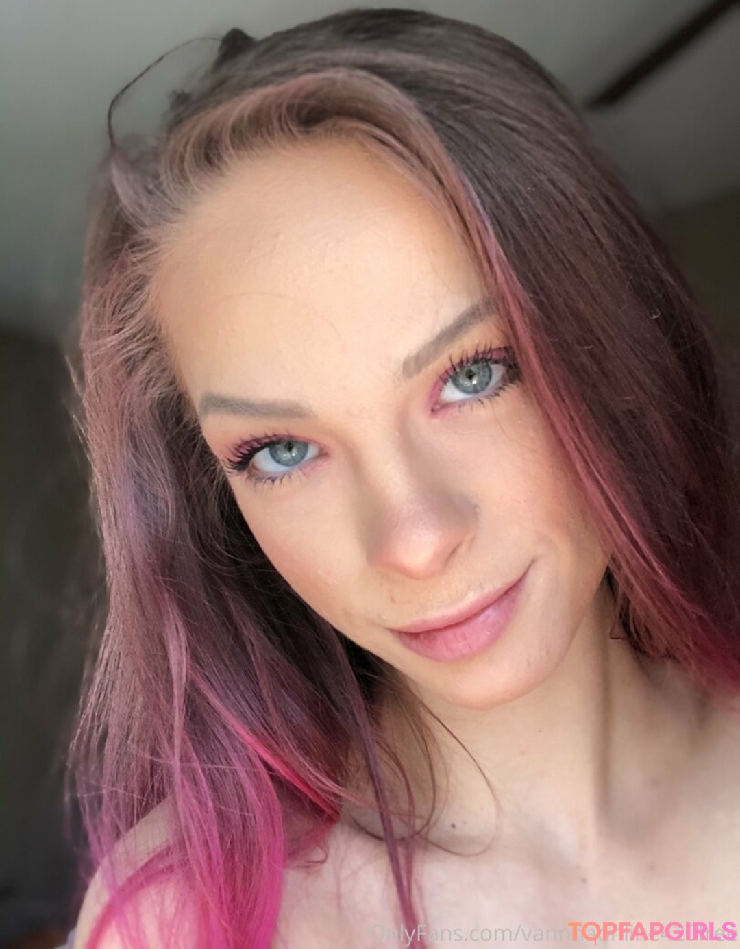 Foto desnuda filtrada de OnlyFans de Vannnaonline420free #4 Foto desnuda filtrada de OnlyFans de Vannnaonline420free #4