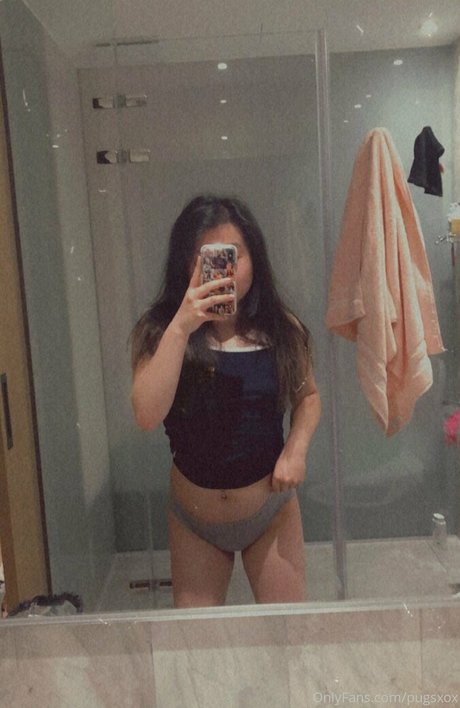 Foto desnuda filtrada de OnlyFans de Pugsxox
