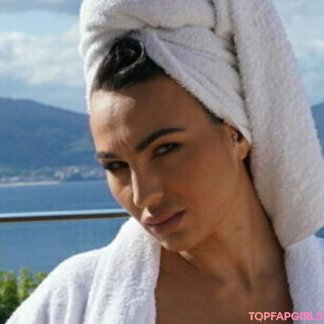 Foto desnuda filtrada de OnlyFans de Layanaqueen #13 Foto desnuda filtrada de OnlyFans de Layanaqueen #13