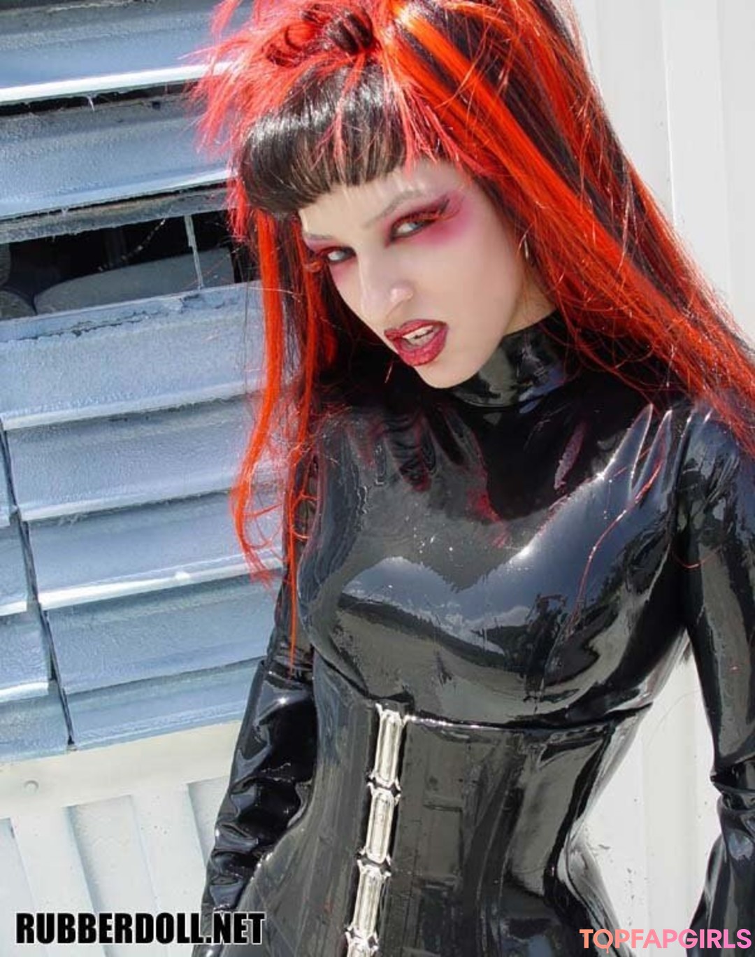 Foto desnuda filtrada de OnlyFans de Rubberdoll #303 Foto desnuda filtrada de OnlyFans de Rubberdoll #303