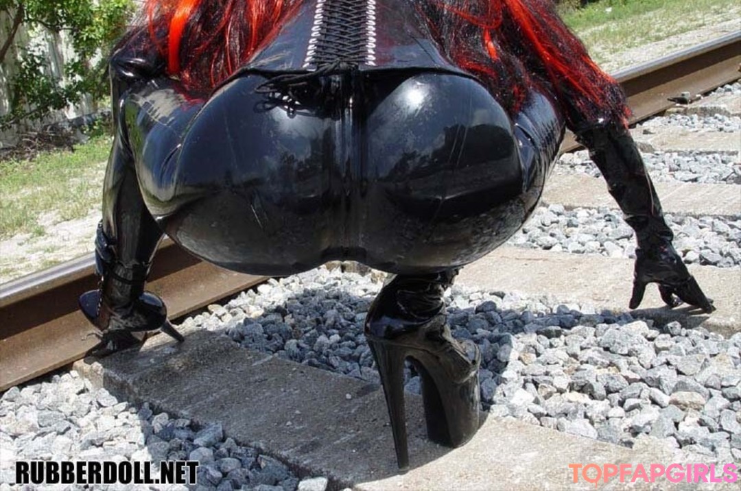 Foto desnuda filtrada de OnlyFans de Rubberdoll #315 Foto desnuda filtrada de OnlyFans de Rubberdoll #315