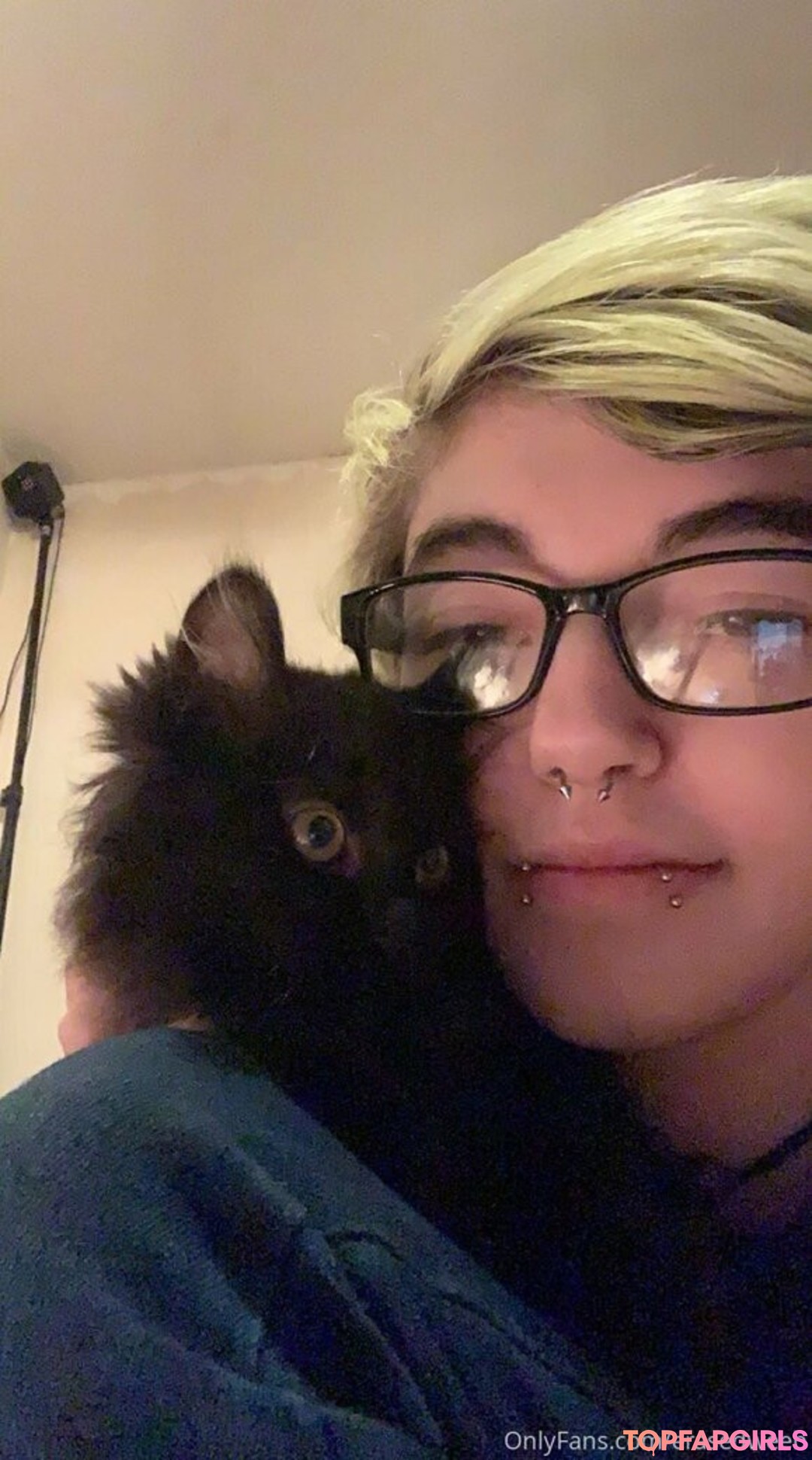 Foto desnuda filtrada de OnlyFans de Erasedweeaboofree #35 Foto desnuda filtrada de OnlyFans de Erasedweeaboofree #35