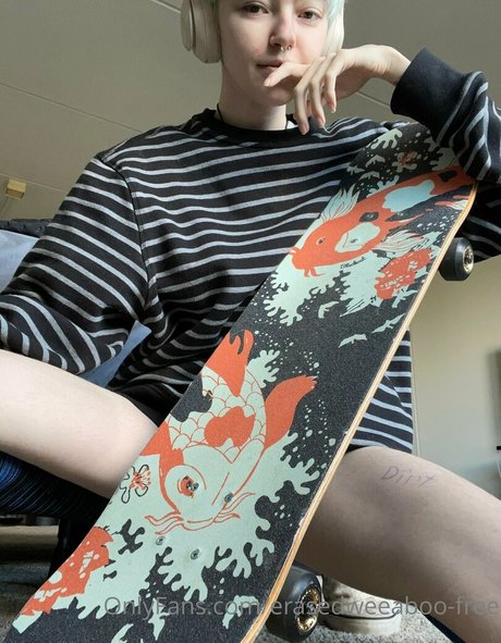 Foto desnuda filtrada de OnlyFans de Erasedweeaboofree