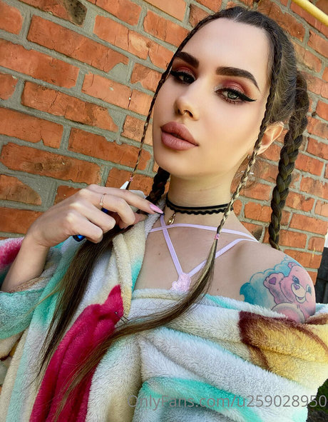 Nicolecallme