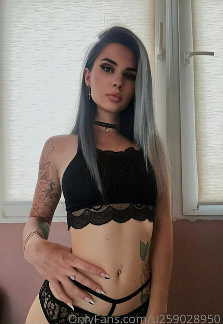 Nicolecallme