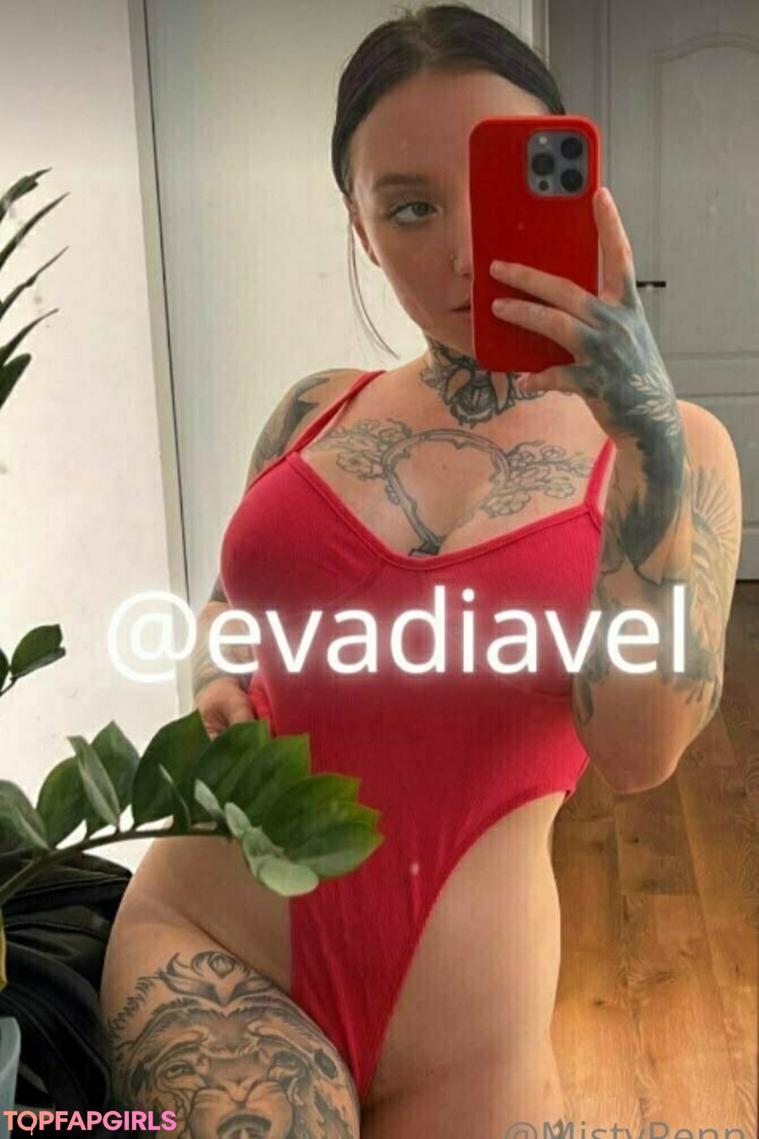 Foto desnuda filtrada de OnlyFans de Mistyxrenn #11 Foto desnuda filtrada de OnlyFans de Mistyxrenn #11