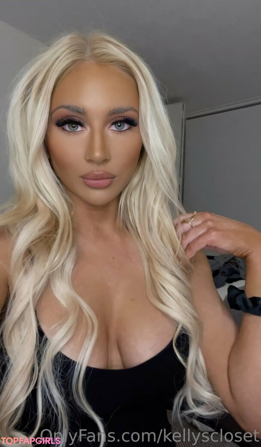 Foto desnuda filtrada de OnlyFans de Kellyscloset #33 Foto desnuda filtrada de OnlyFans de Kellyscloset #33