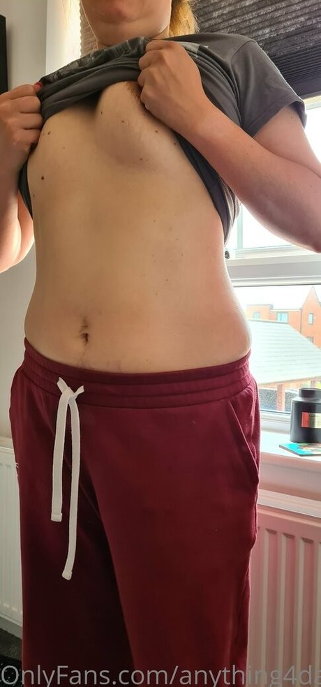 Foto desnuda filtrada de OnlyFans de Anything4daddyvip