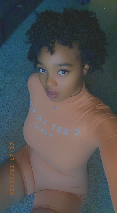 Foto desnuda filtrada de OnlyFans de Meetyouhalfway