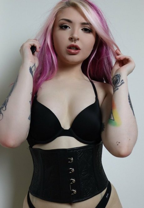 Foto desnuda filtrada de OnlyFans de Alicephantomfree