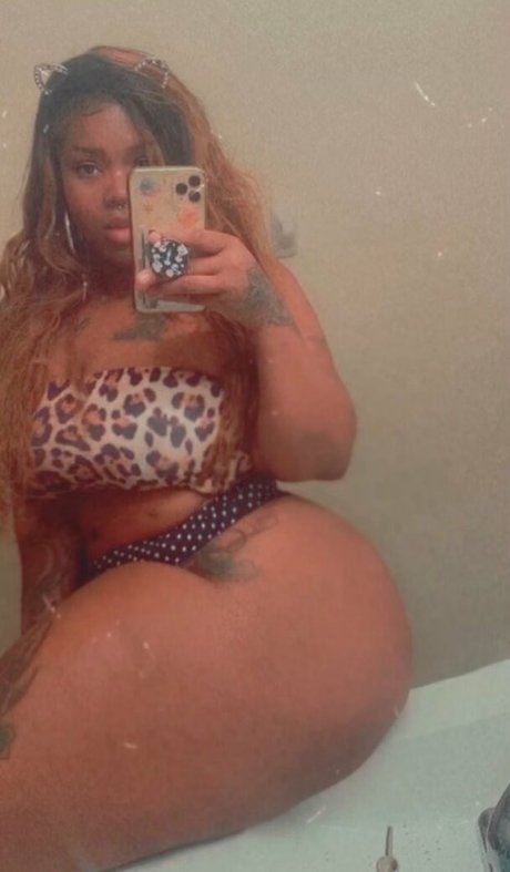 Foto desnuda filtrada de OnlyFans de Krissylovesroses