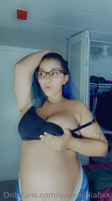 Queenjuliaoxx