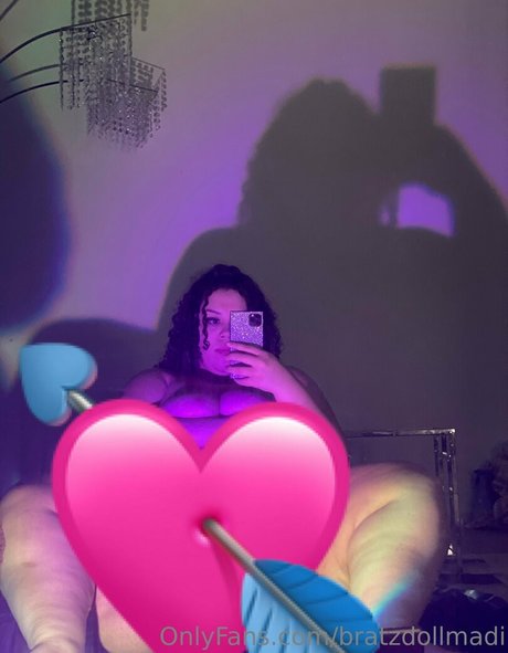 Foto desnuda filtrada de OnlyFans de Bratzdollmadi