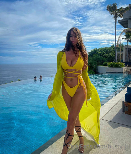 Busty_ju