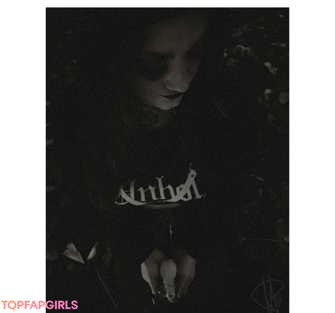 Foto desnuda filtrada de OnlyFans de Livingdeaddani #34 Foto desnuda filtrada de OnlyFans de Livingdeaddani #34