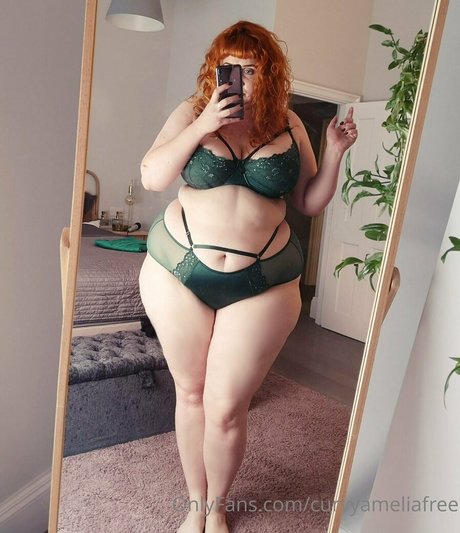 Foto desnuda filtrada de OnlyFans de Curvyameliafree