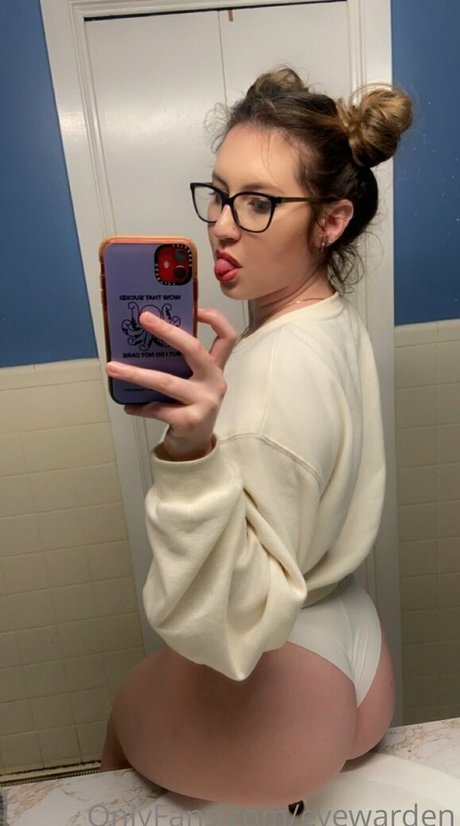 Foto desnuda filtrada de OnlyFans de Eve Warden