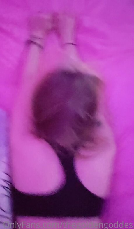 Foto desnuda filtrada de OnlyFans de Thegoldengoddes