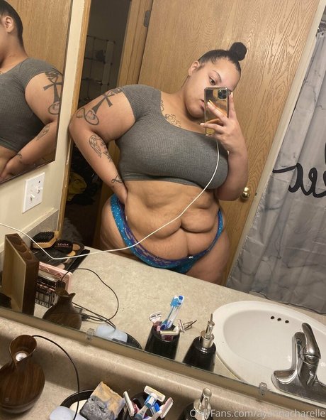 Foto desnuda filtrada de OnlyFans de Ayannacharelle