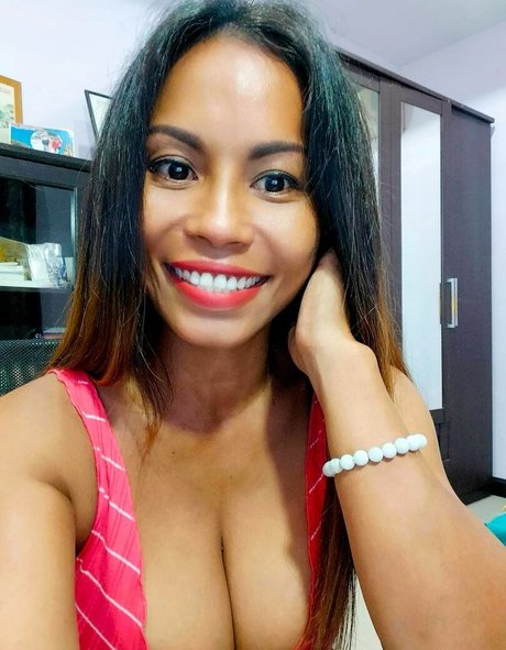 Foto desnuda filtrada de OnlyFans de Paulathai