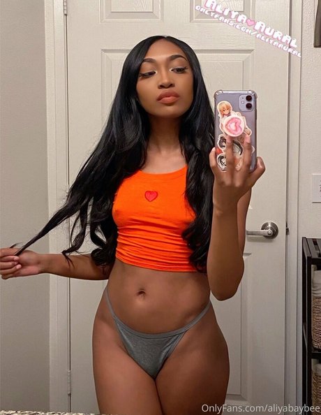 Foto desnuda filtrada de OnlyFans de Aliyabaybee