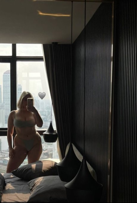 Barbiegotthicc