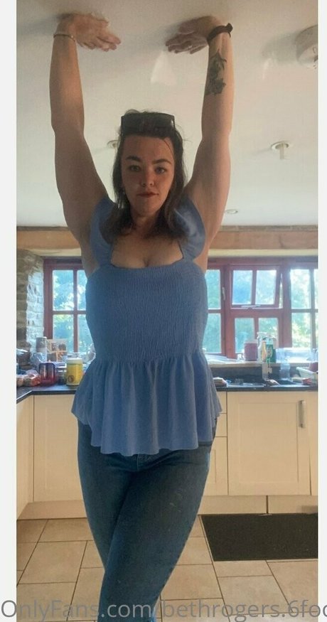 Foto desnuda filtrada de OnlyFans de Amazonbeth6foot6