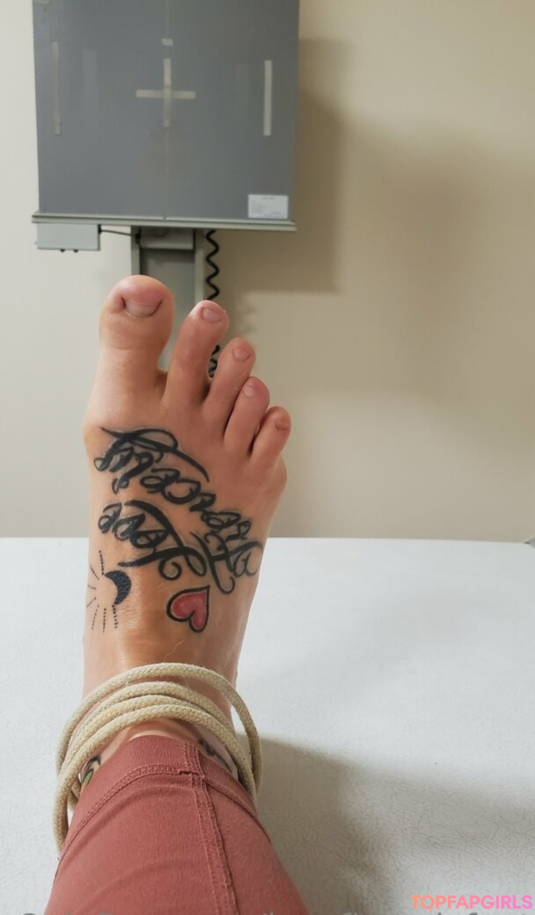 Foto desnuda filtrada de OnlyFans de Lovefiercelyfeet #46 Foto desnuda filtrada de OnlyFans de Lovefiercelyfeet #46