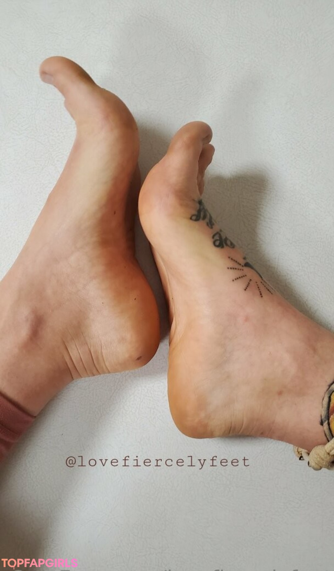 Foto desnuda filtrada de OnlyFans de Lovefiercelyfeet #50 Foto desnuda filtrada de OnlyFans de Lovefiercelyfeet #50