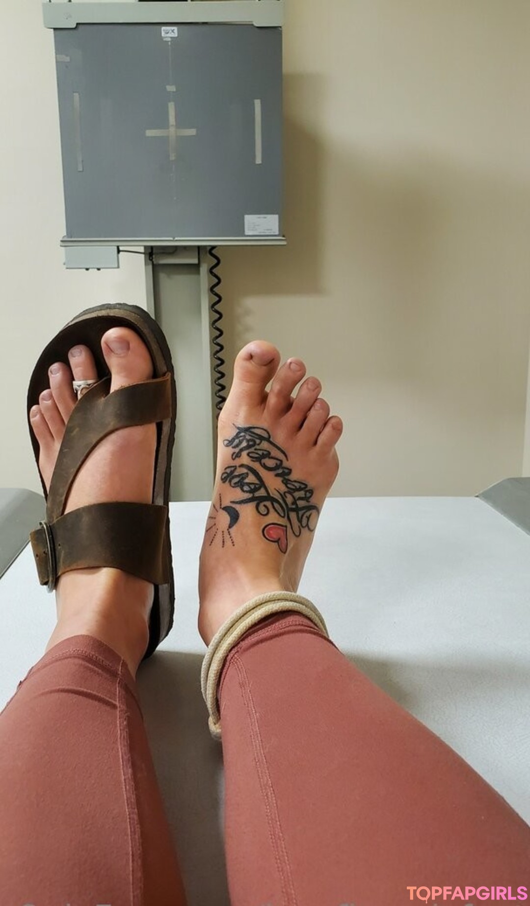 Foto desnuda filtrada de OnlyFans de Lovefiercelyfeet #52 Foto desnuda filtrada de OnlyFans de Lovefiercelyfeet #52