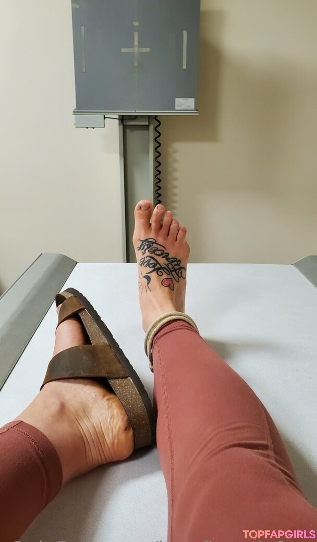 Foto desnuda filtrada de OnlyFans de Lovefiercelyfeet #53 Foto desnuda filtrada de OnlyFans de Lovefiercelyfeet #53