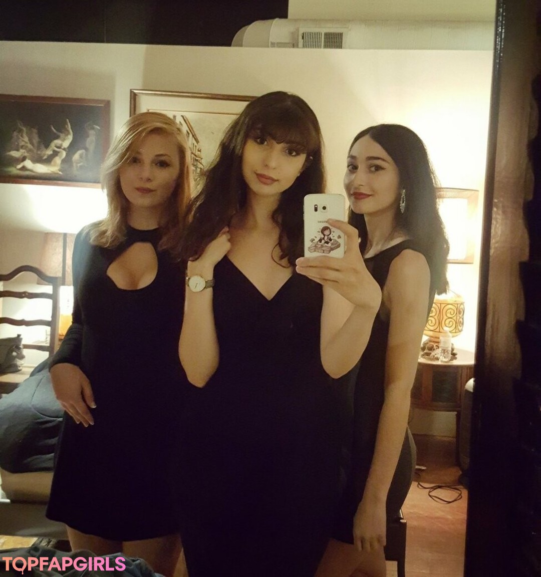 Foto desnuda filtrada de OnlyFans de Sydney Poniewaz #82 Foto desnuda filtrada de OnlyFans de Sydney Poniewaz #82