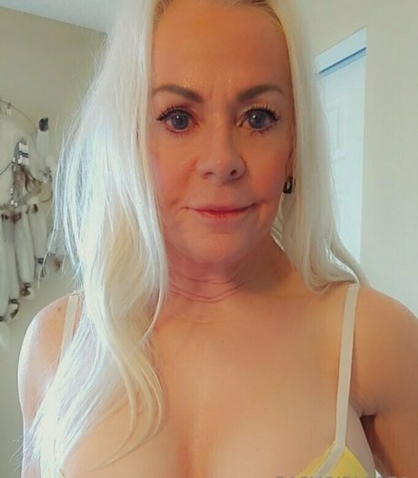 Foto desnuda filtrada de OnlyFans de Babygirl1976