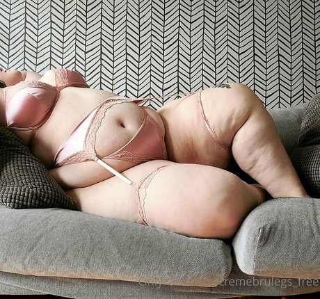 Foto desnuda filtrada de OnlyFans de Cremebrulegsfree
