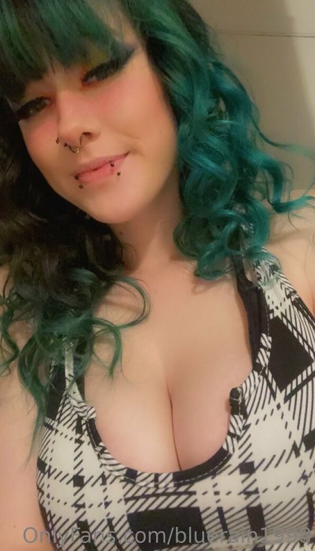 Foto desnuda filtrada de OnlyFans de Bluerain1998